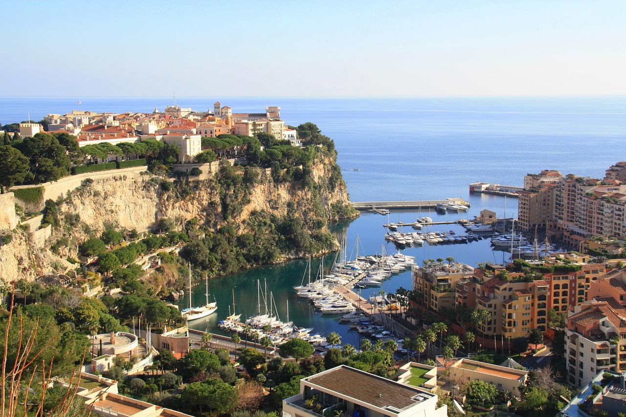 Der Felsen von Monaco über dem Meer